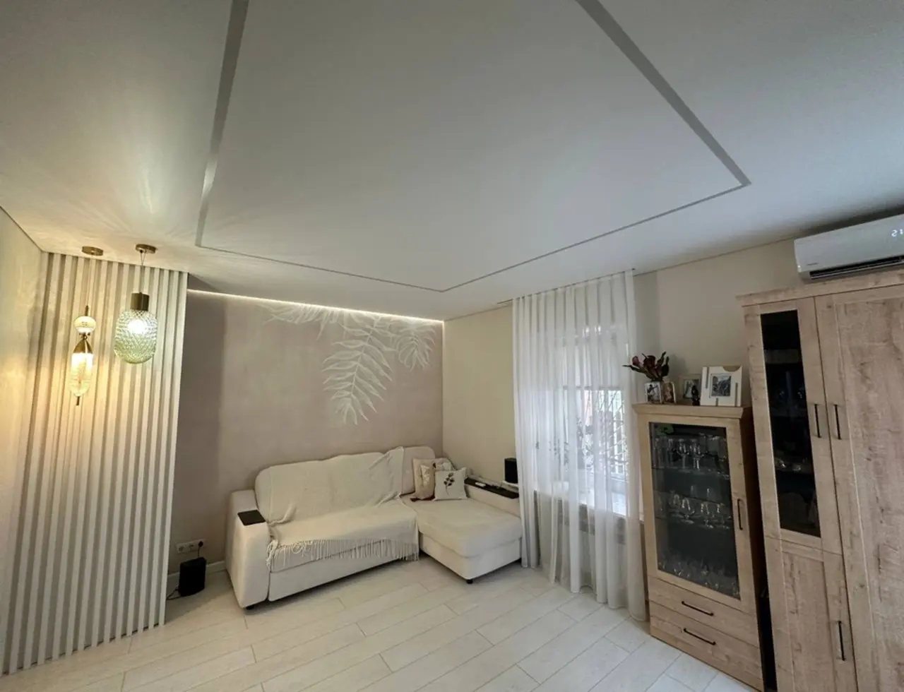 Световые линии в матовом потолке 20 м.кв.