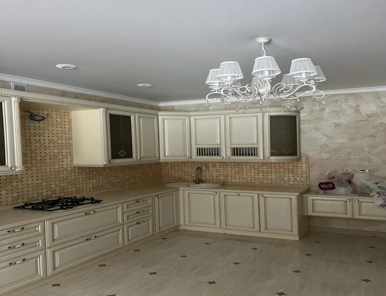 Матовый потолок на кухне 18 м.кв.