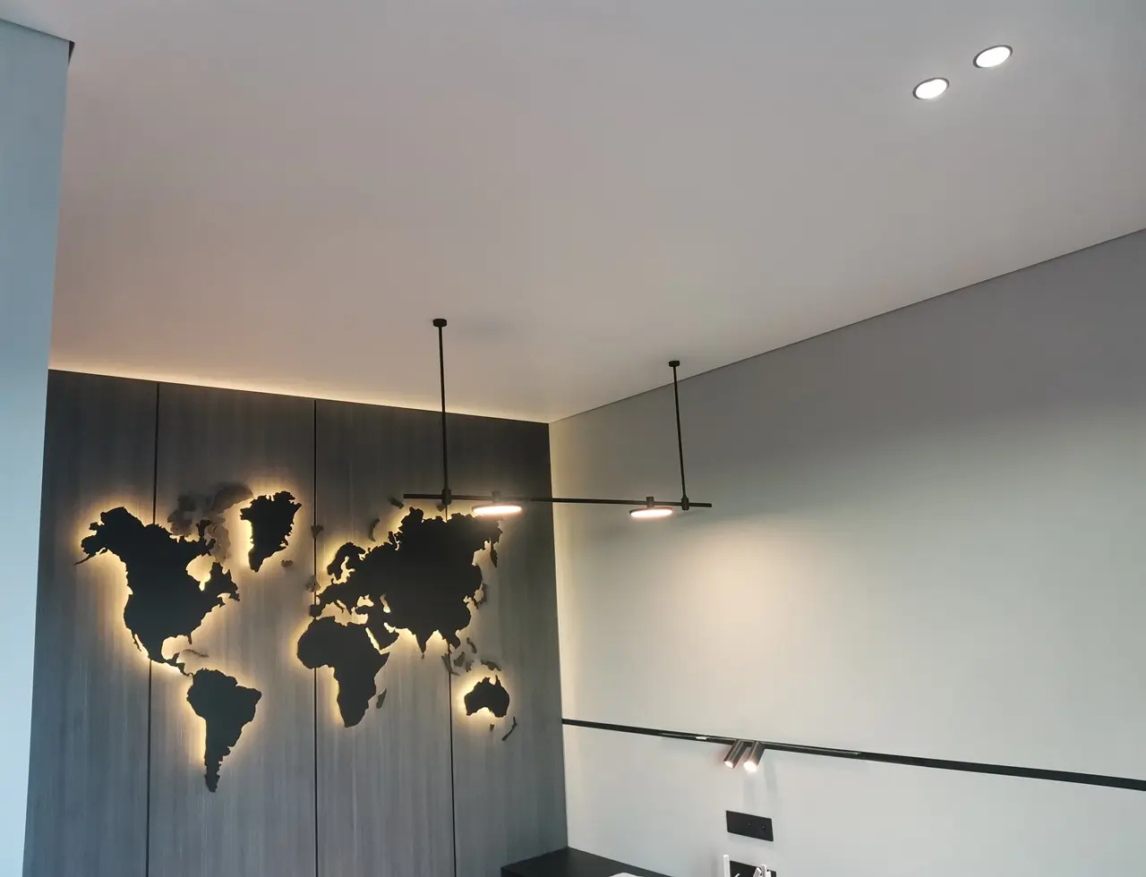 Матовый в спальню 14 м.кв.