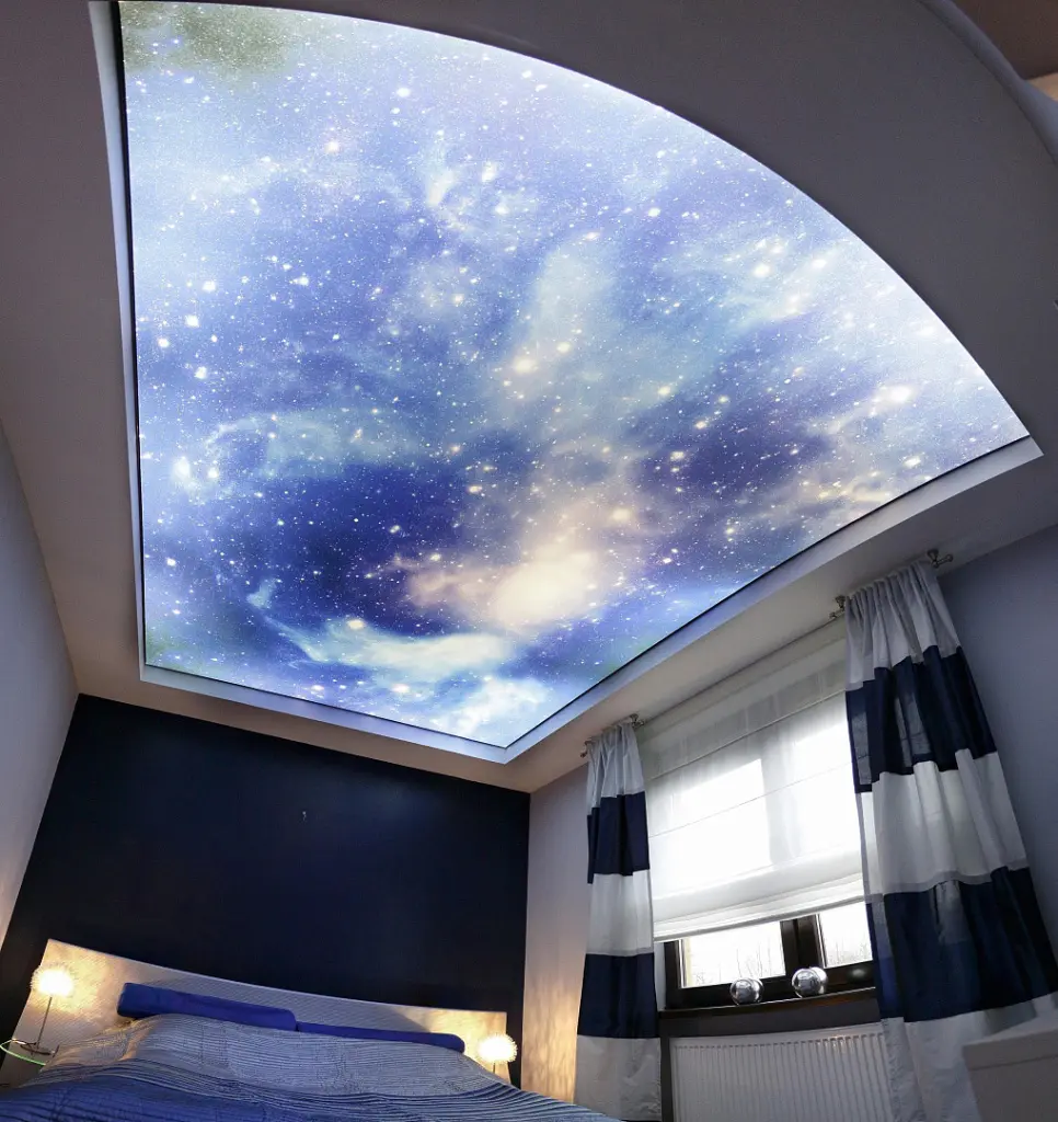 Потолок с фотопечатью в спальне